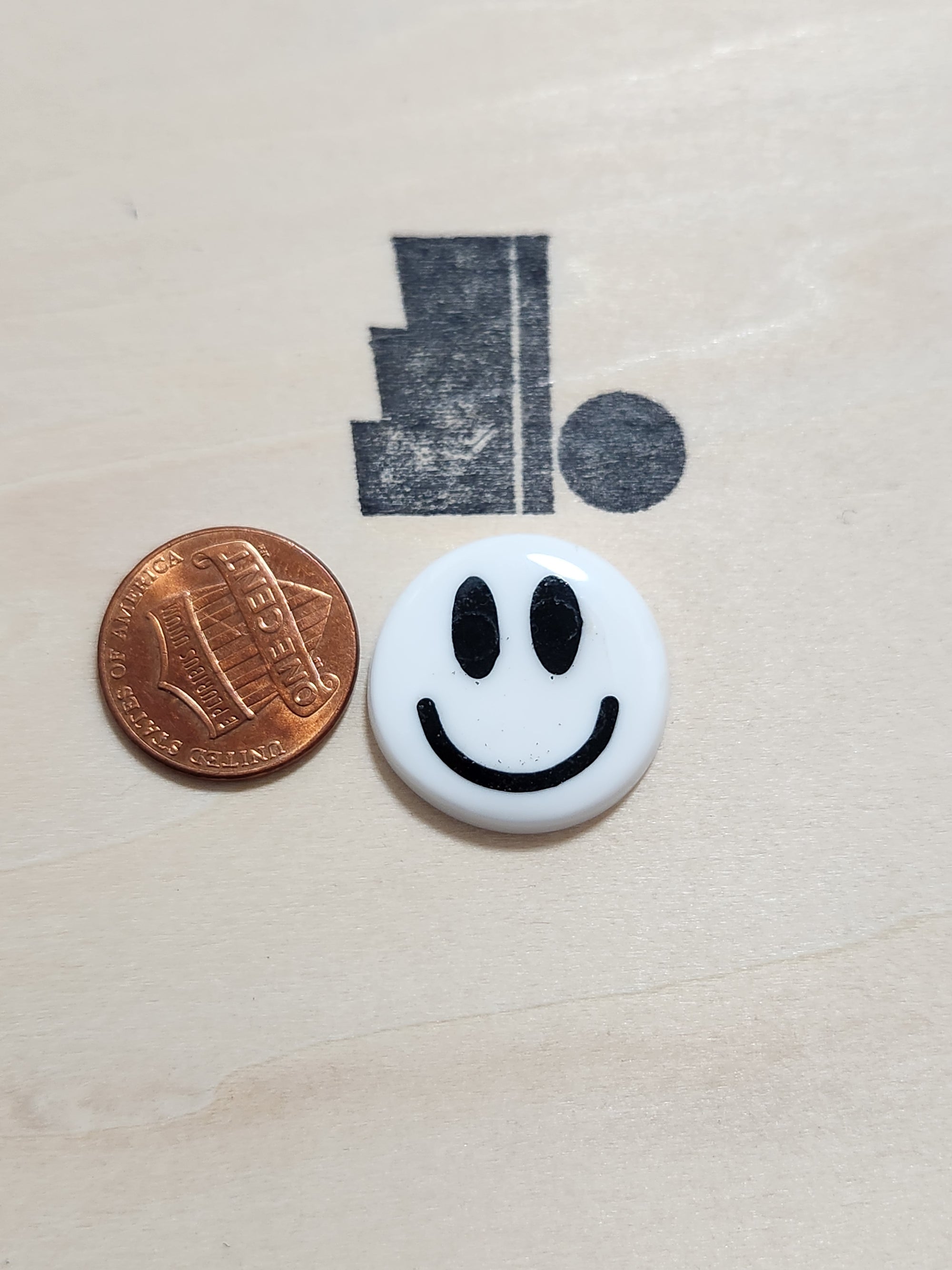 White and black smiley 1